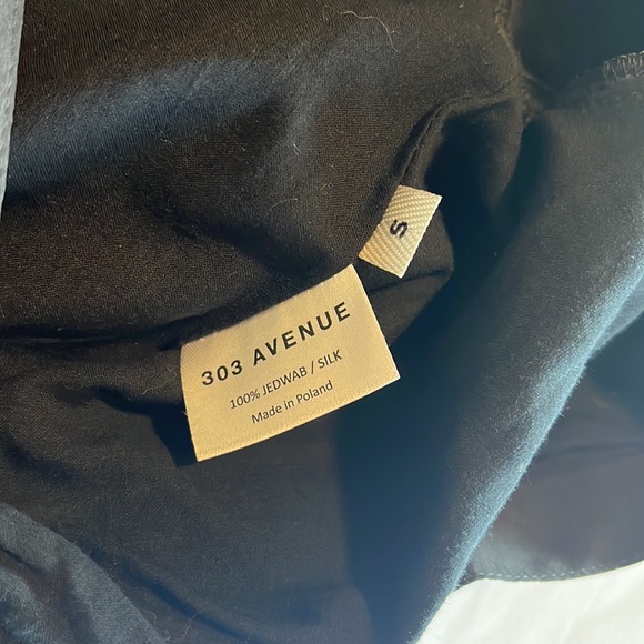 $300 303 Avenue Size S Silk Button Front Ruffle Sleeve Flowy Dress EUC - Picture 3 of 8